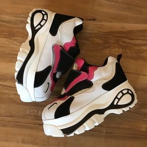 Platform tennis shoes